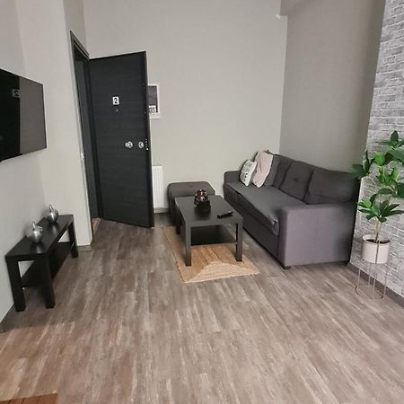 Trikala Easy Living B1 Kai B2 Apartment Luaran gambar