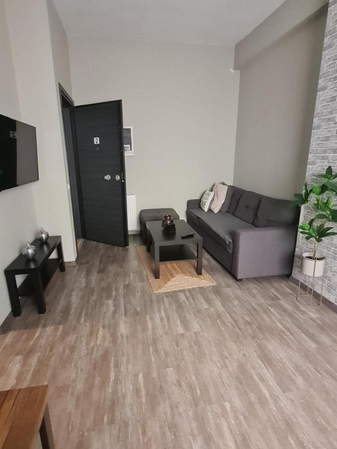 Trikala Easy Living B1 Kai B2 Apartment Luaran gambar