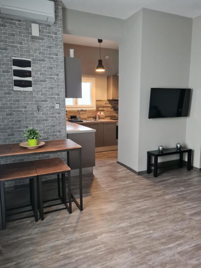 Trikala Easy Living B1 Kai B2 Apartment Luaran gambar